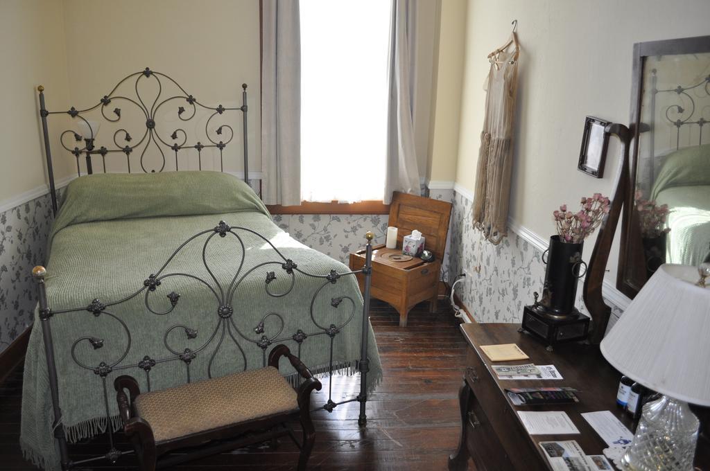 Standard  Room with Full Bed