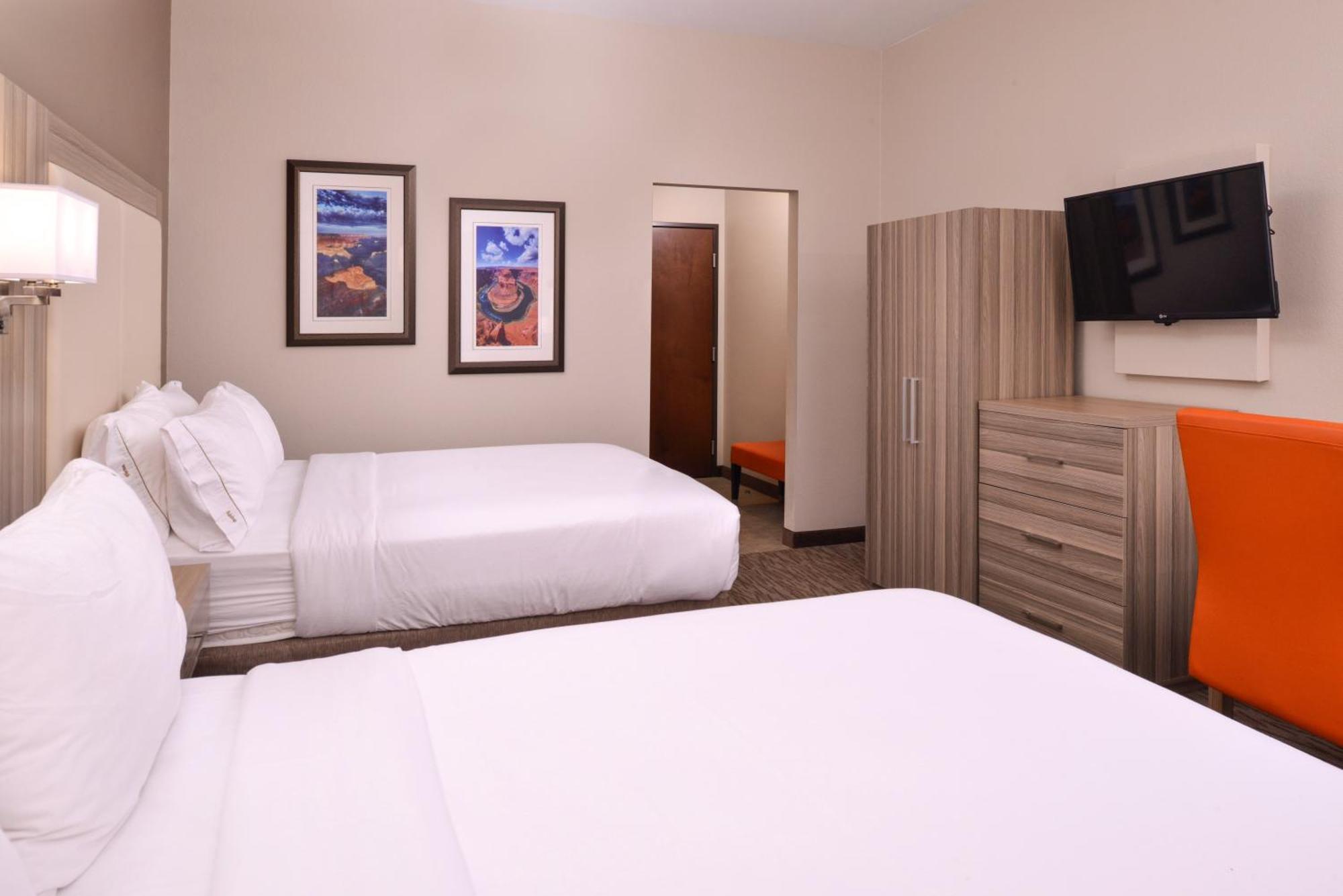 Standard Room with Two Queen Beds,1282680178:JPEG